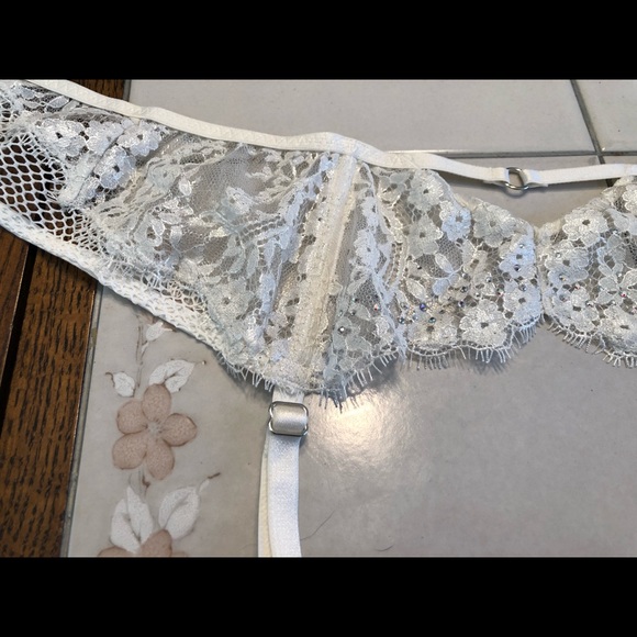 Victoria’s Secret Garter Belt Size M/L - Picture 5 of 5